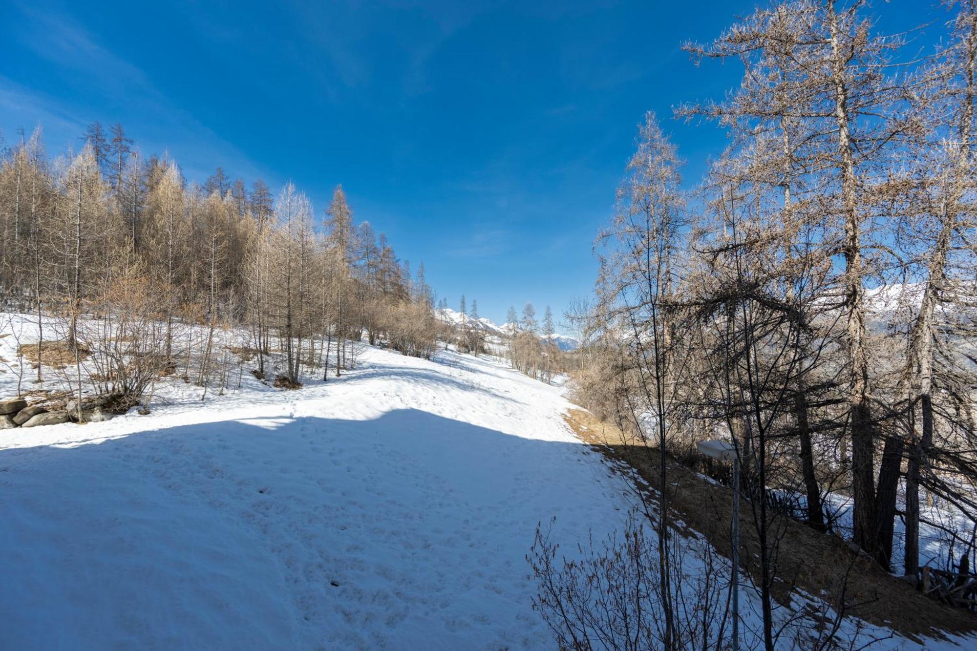 Doux Crepuscule - Au Bord Des Pistes - Parking Enchastrayes